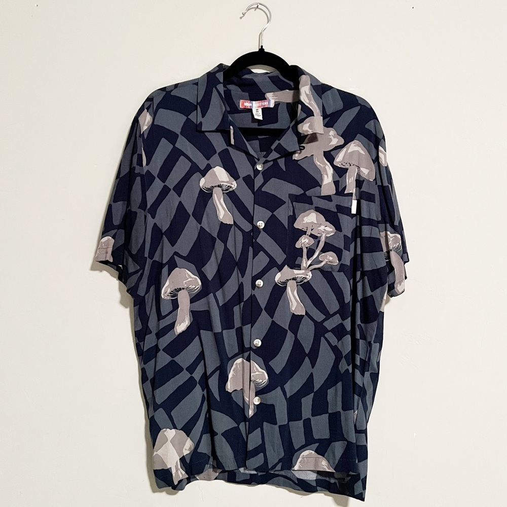 Urban Outfitters mushroom print short sleeve button down shirt medium